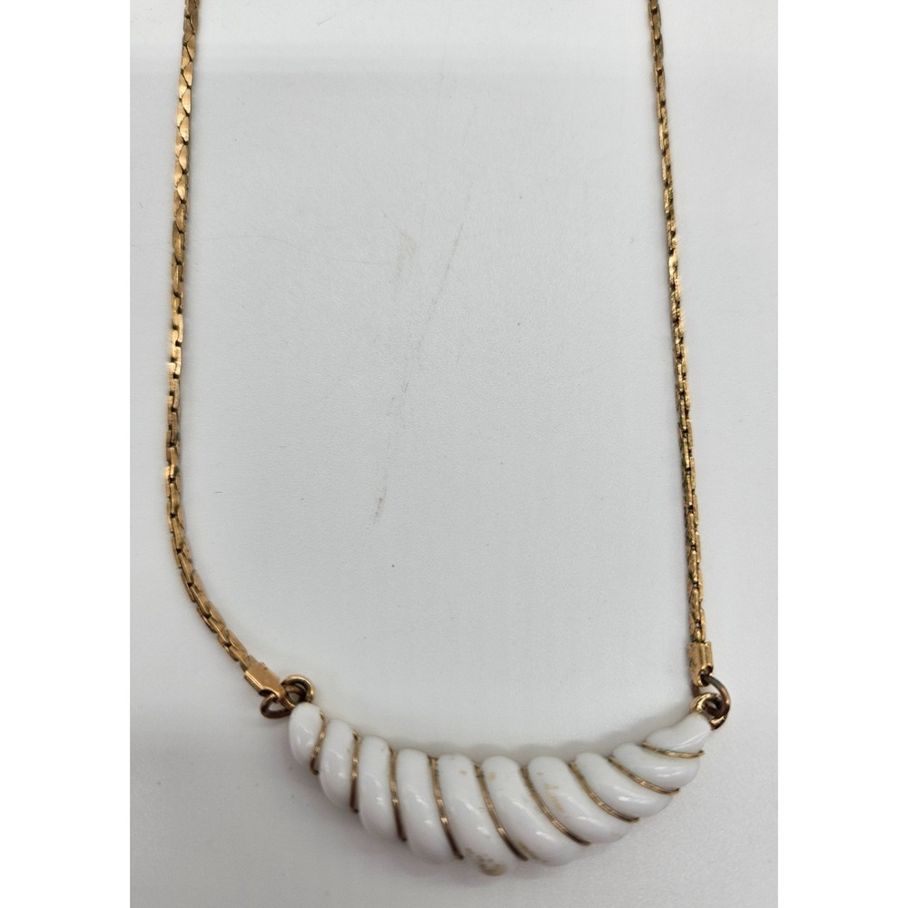 Vintage AVON Gold Tone White Ribbed Pendant Necklace and Clip On Earrings Set - Picture 3 of 12